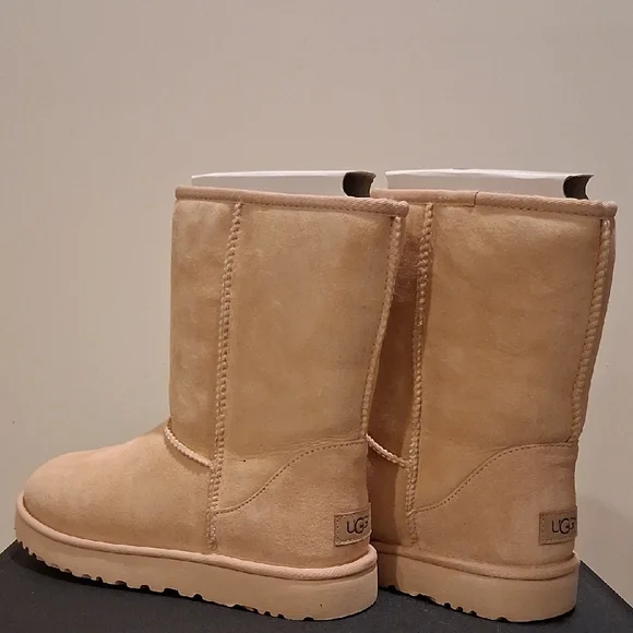 UGG Classic Short II with Amb Boots (Color: Creme) - Picture 13 of 16